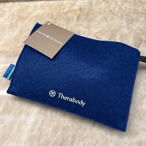 NWT United Airlines Therabody amenity kit